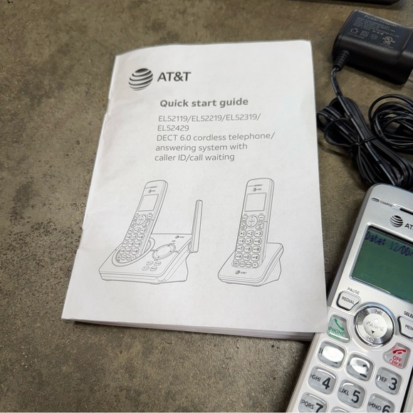 AT&T EL52319 DECT 6.0 Cordless Phone System w/ 3 Handsets Answering Machine - Picture 8 of 9
